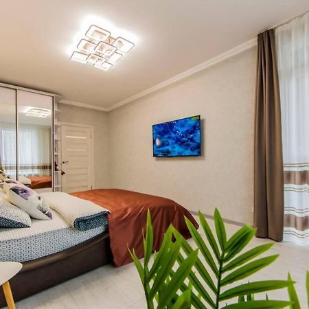 Новые Светлые Апартаменты Метро Славутич Kiev Exterior foto