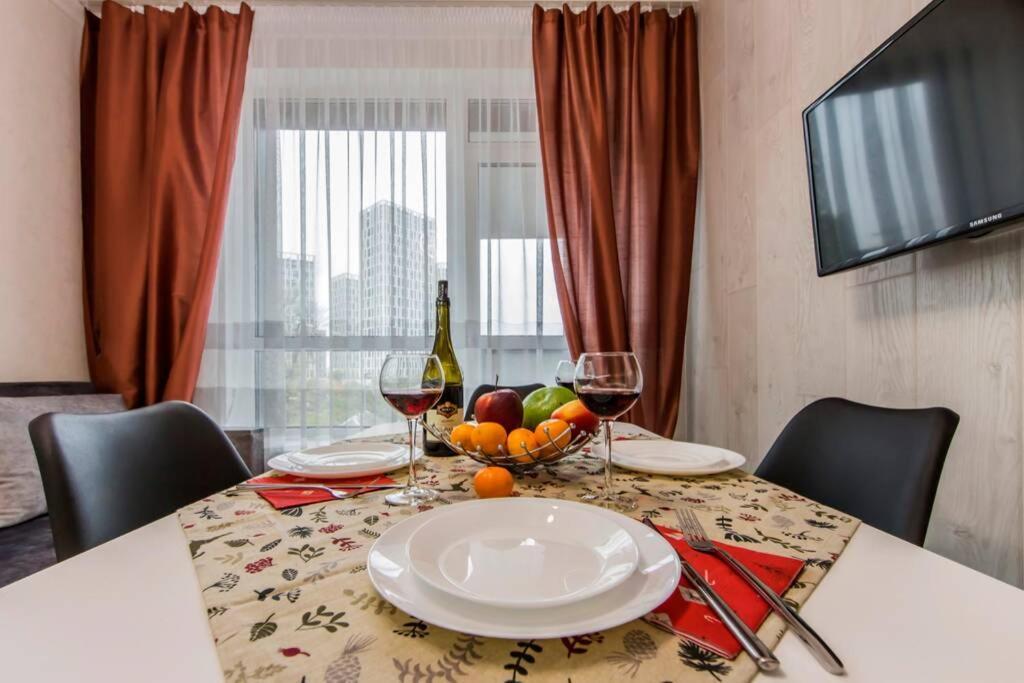 Новые Светлые Апартаменты Метро Славутич Kiev Exterior foto