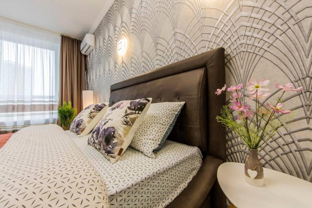 Новые Светлые Апартаменты Метро Славутич Kiev Exterior foto