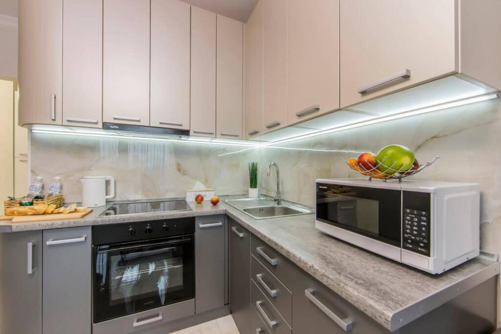 Новые Светлые Апартаменты Метро Славутич Kiev Exterior foto